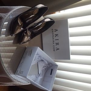 Akira Pumps - Pewter